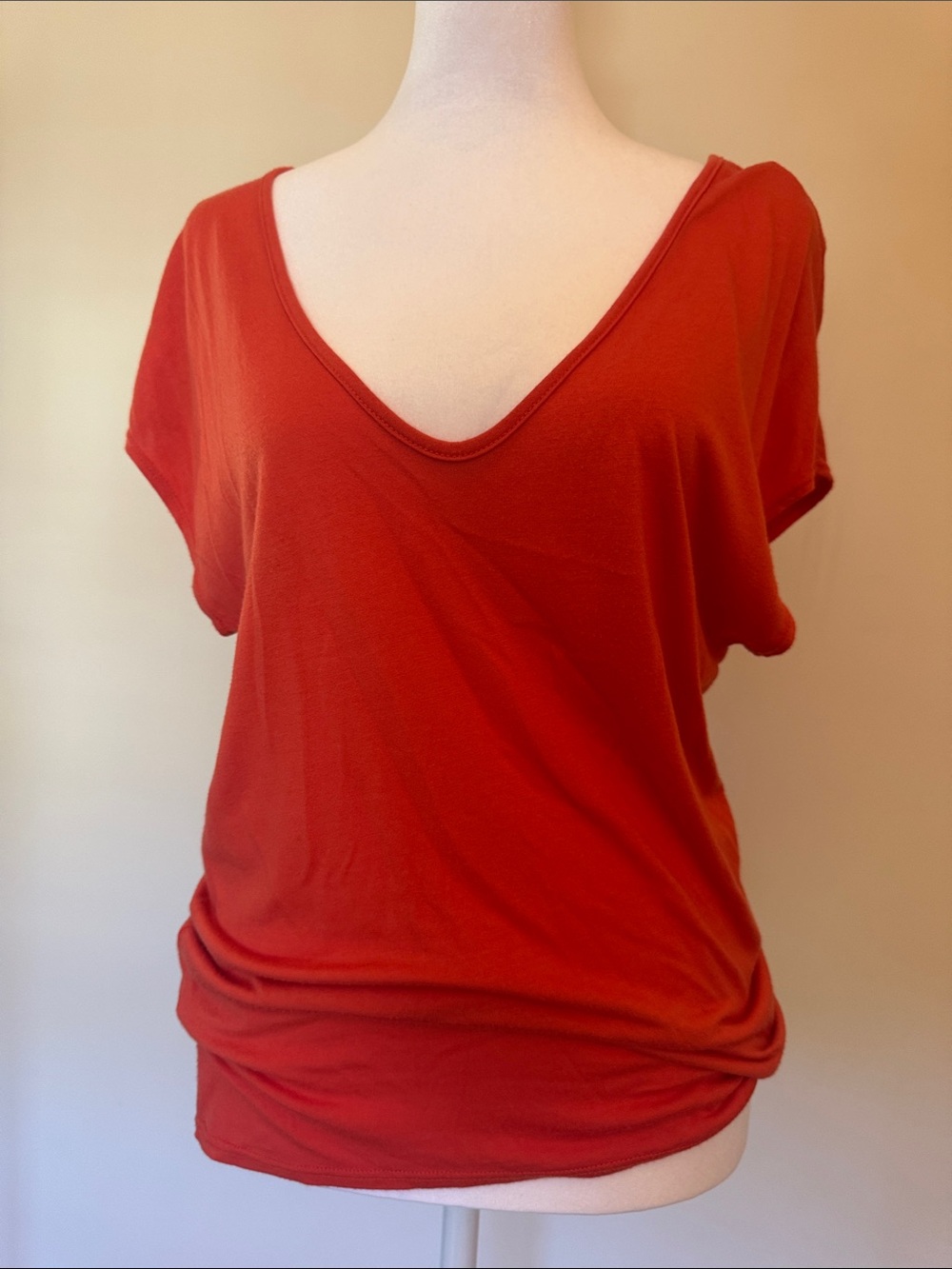Trouve Deep V Short Sleeve Tee in Red